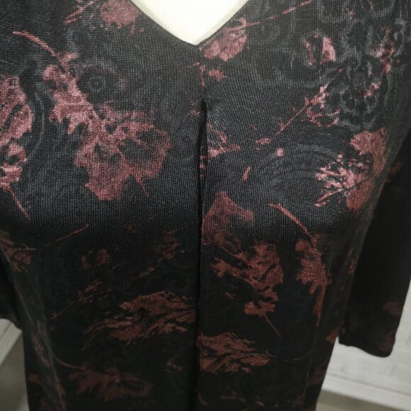 NWT Creation Ladies Size Medium Red & Black Patterned V-neck Tunic - Picture 4 of 11